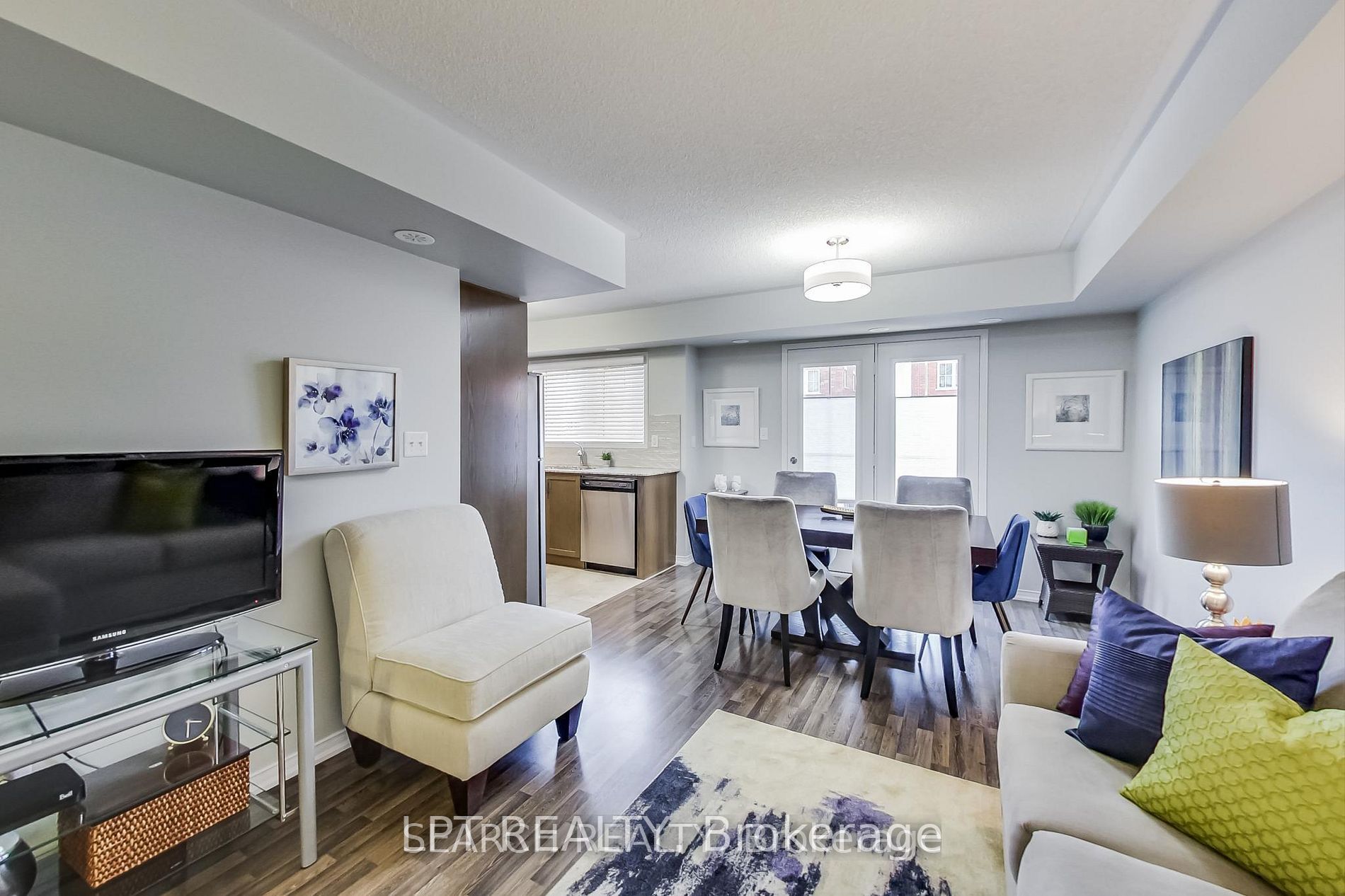 2492 Post Road 11