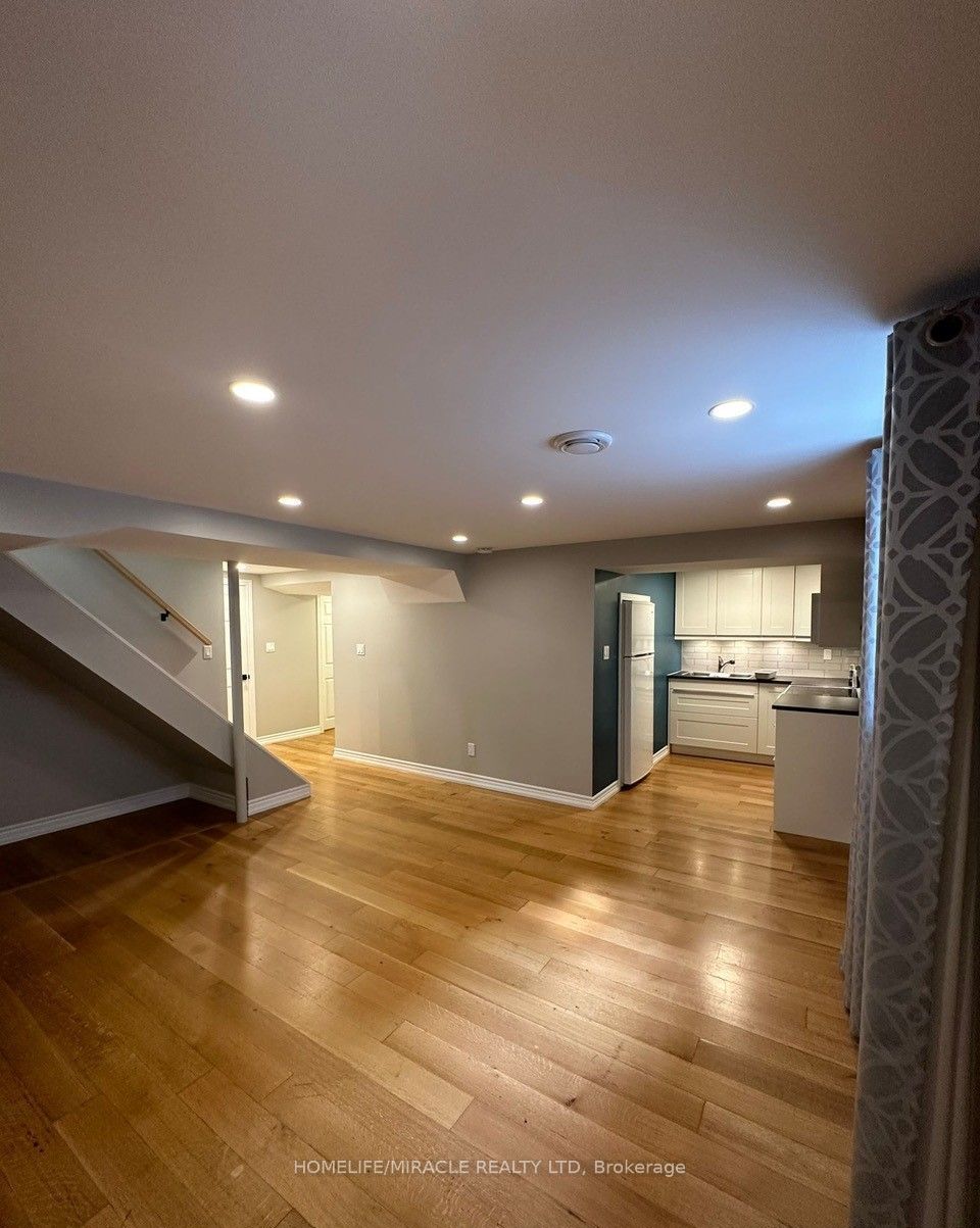 3433 Ash Row Crescent