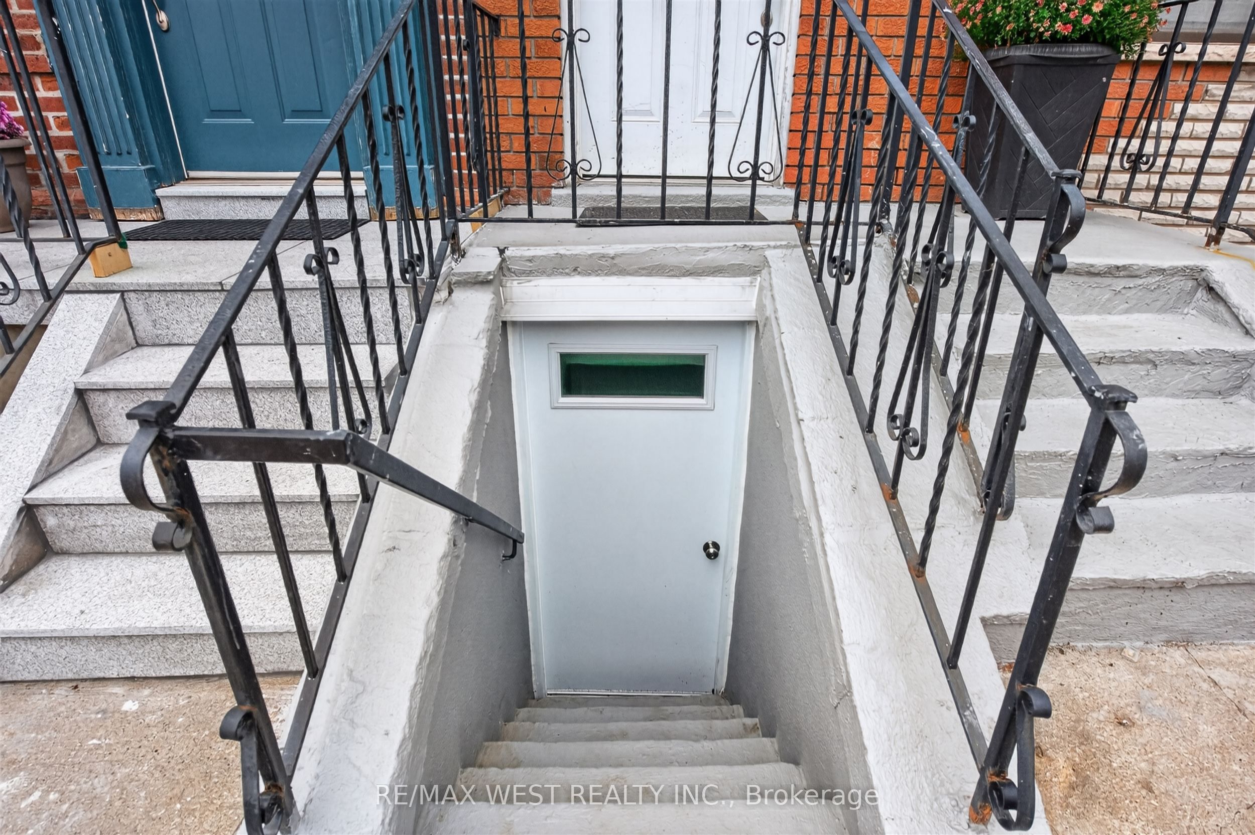 722 Dufferin Street Lower