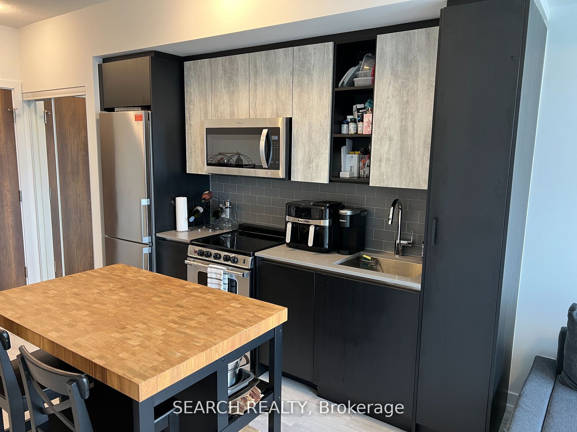 251 Manitoba Street 1211
