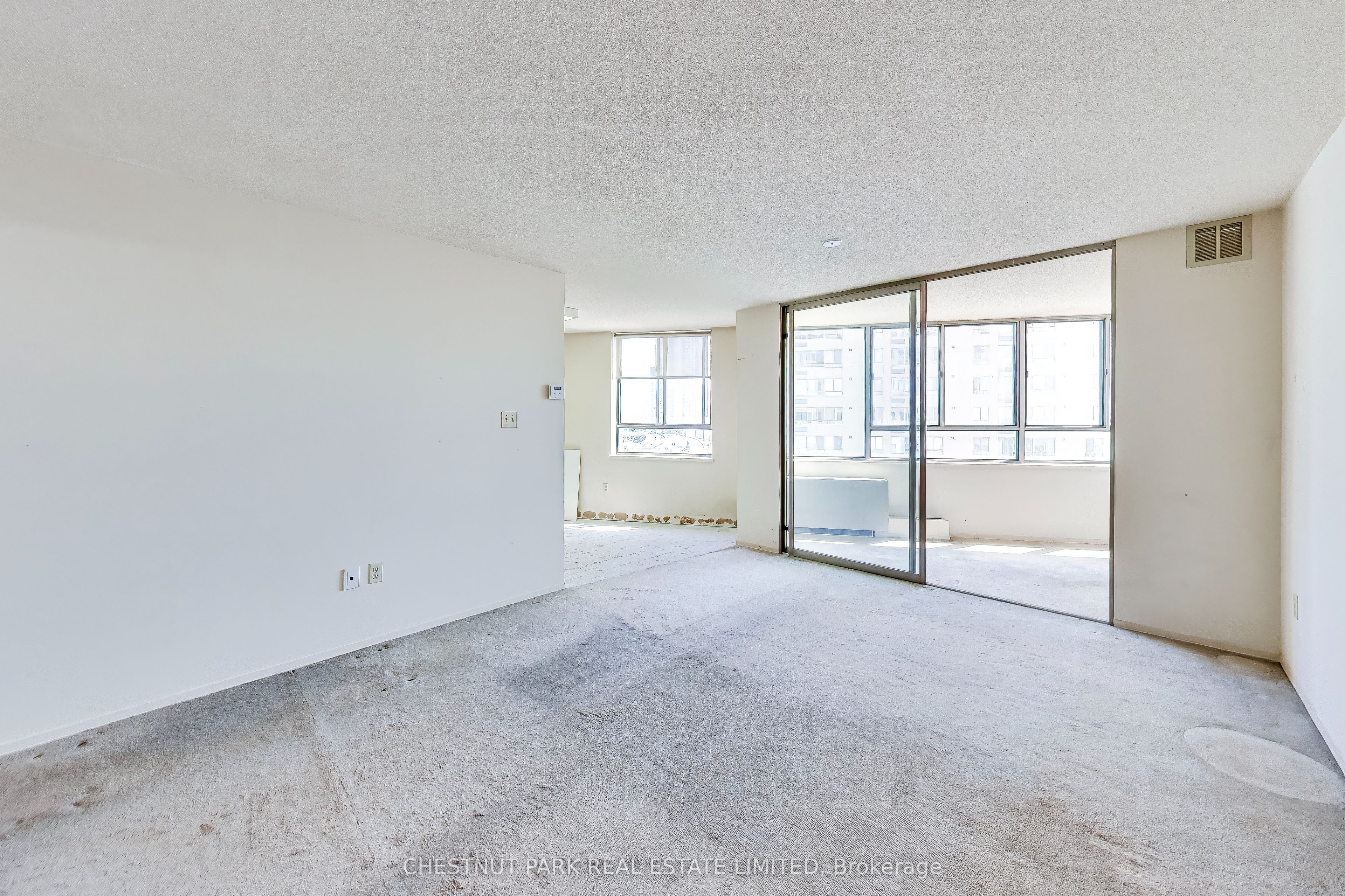 270 Queens Quay W 906