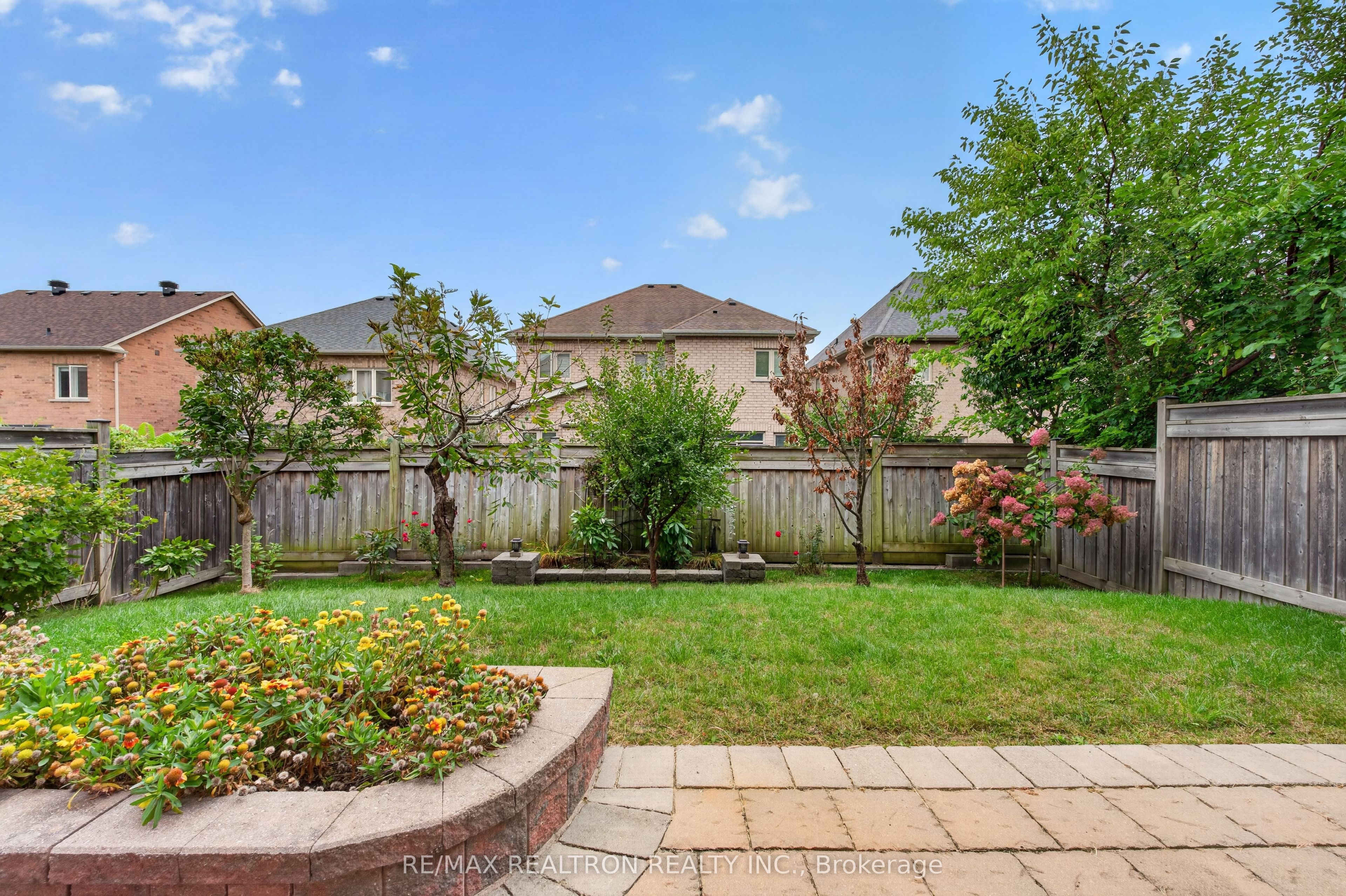 66 Bush Ridges Avenue