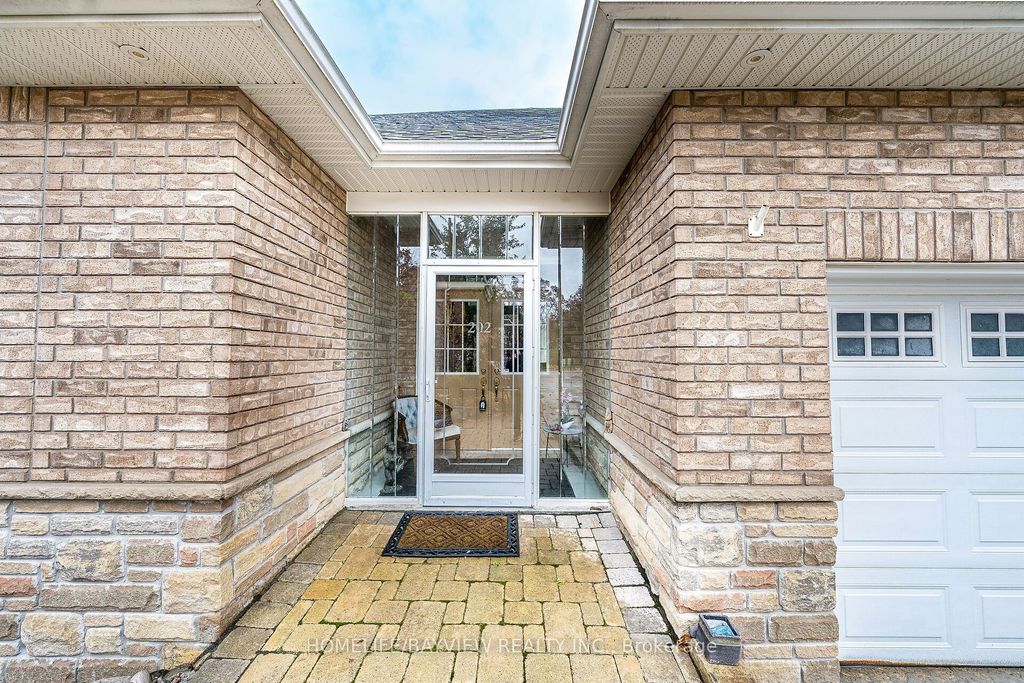 Photo of 202 John Street W, Bradford West Gwillimbury, ON L3Z 1J5 (MLS # N12500662)