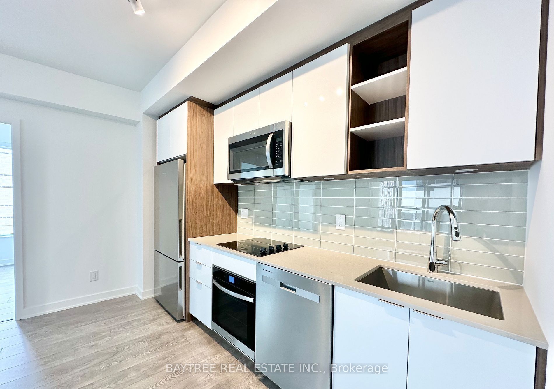 543 Richmond Street W 544