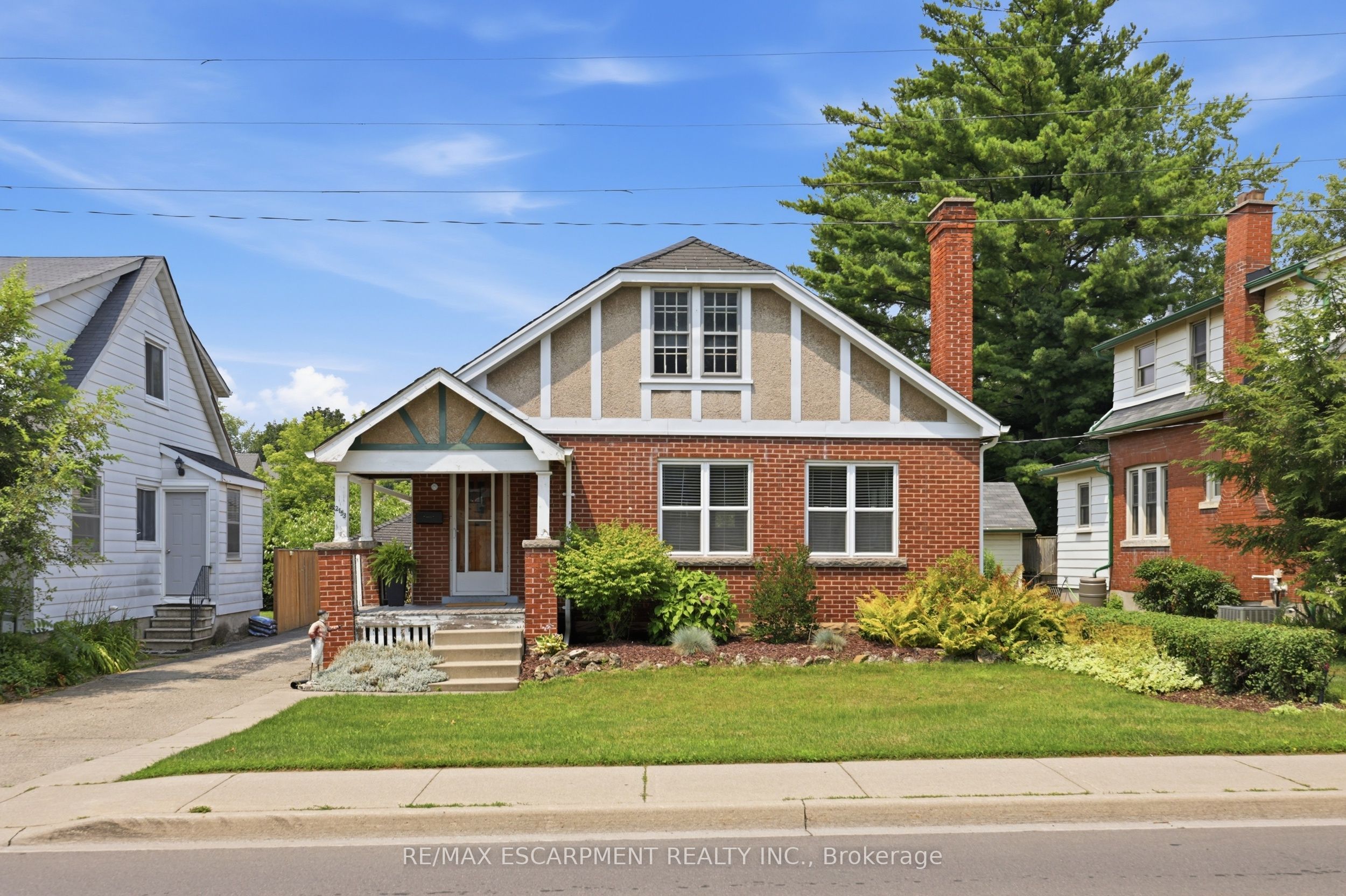 2153 CAROLINE Street