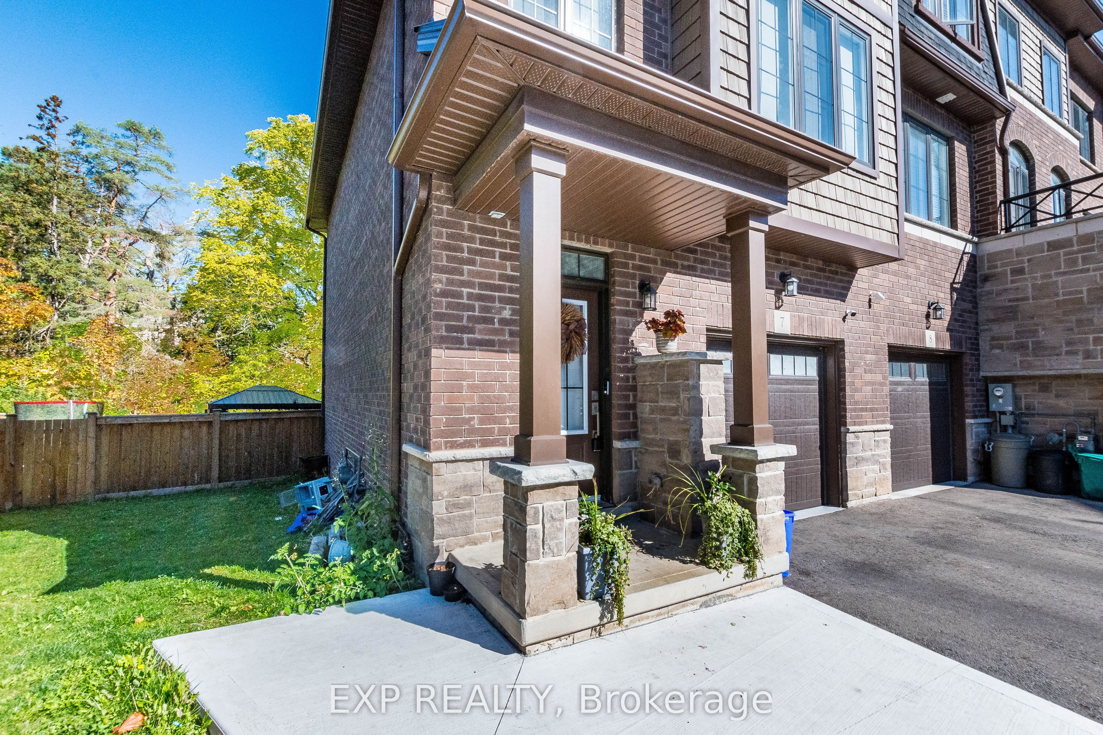 445 Ontario Street S 7