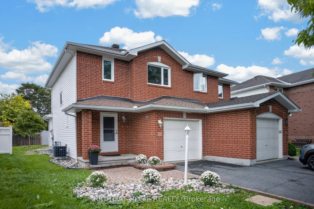 Photo of 32 Saffron Court, Barrhaven, ON K2J 4R7 (MLS # X13750338)