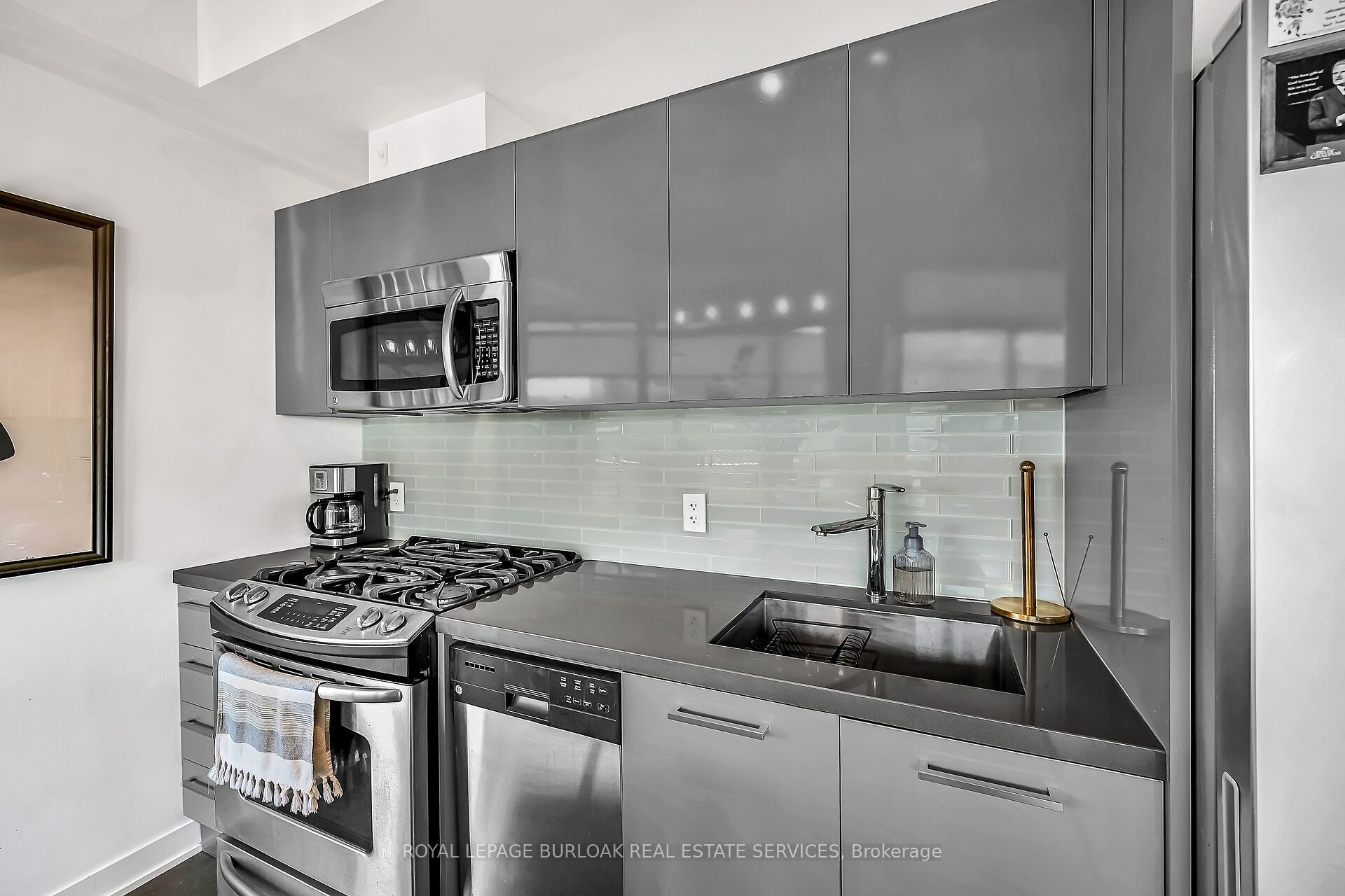 1201 Dundas Street E 902