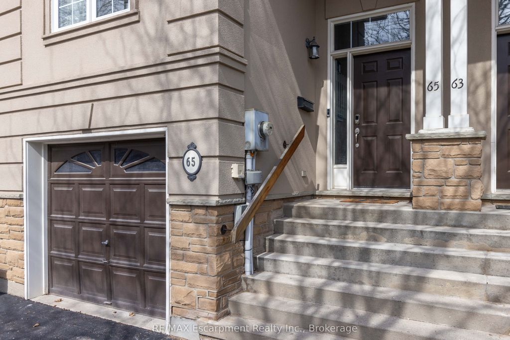 Photo of 65 FAIRWOOD Place, Burlington, ON L7T 1E4 (MLS # W12457882)