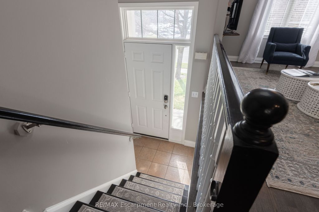 Photo of 65 FAIRWOOD Place, Burlington, ON L7T 1E4 (MLS # W12457882)