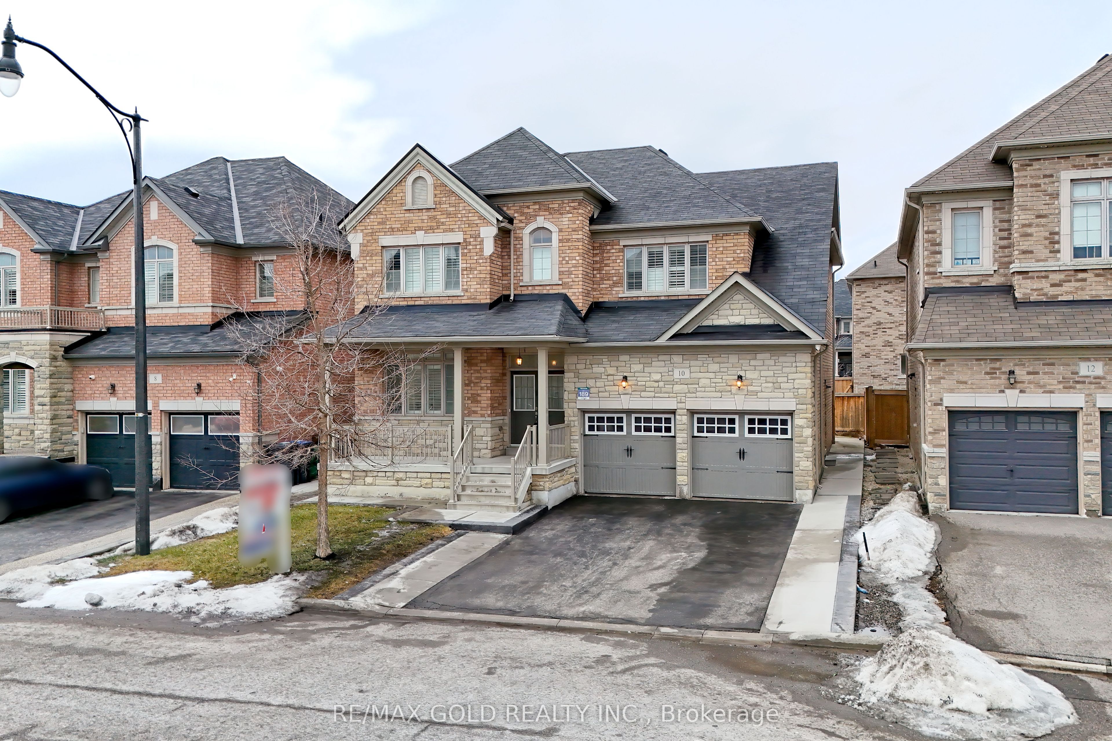 10 Dopp Crescent