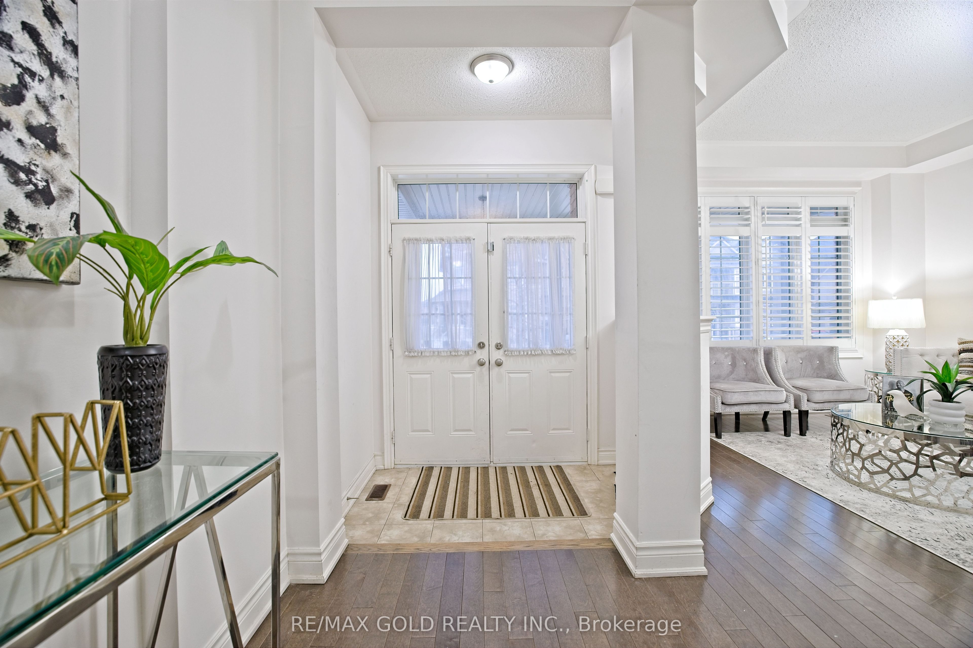 10 Dopp Crescent