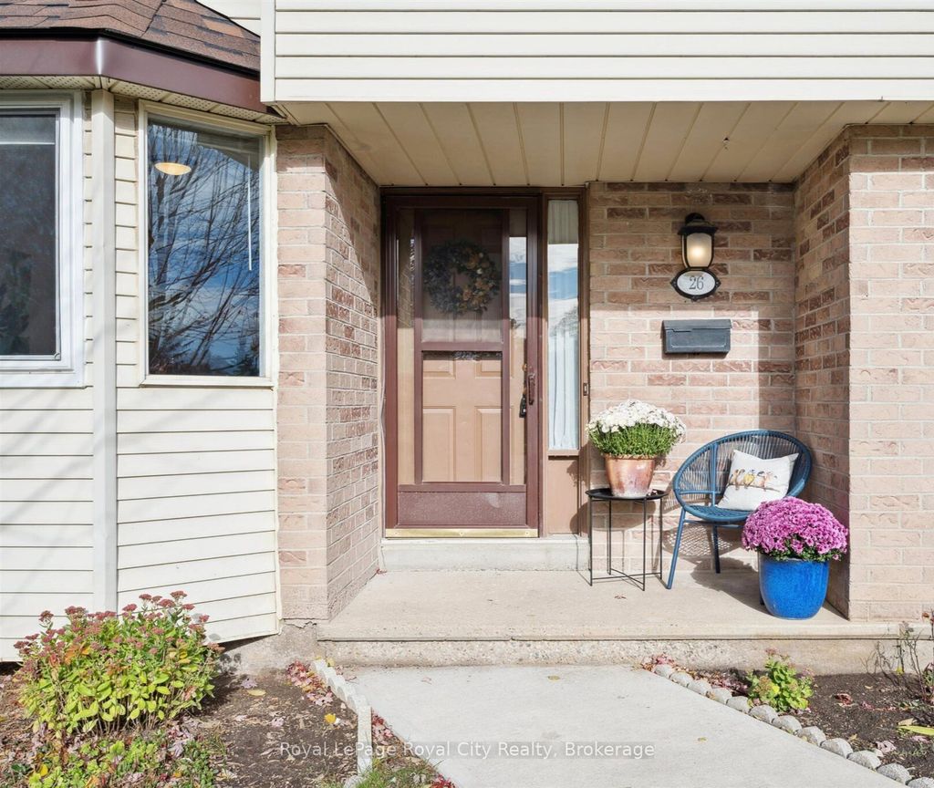 Photo of 40 Silvercreek Parkway N #26, Guelph, ON N1H 7X5 (MLS # X12518424)