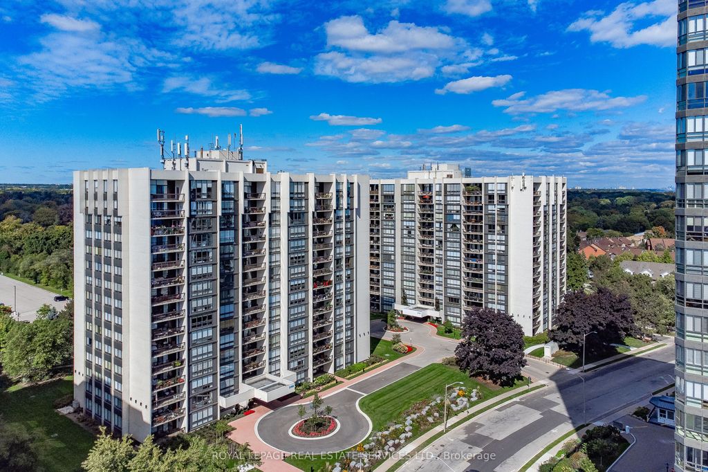Photo of 2185 Marine Drive #301, Oakville, ON L6L 5L6 (MLS # W12726616)