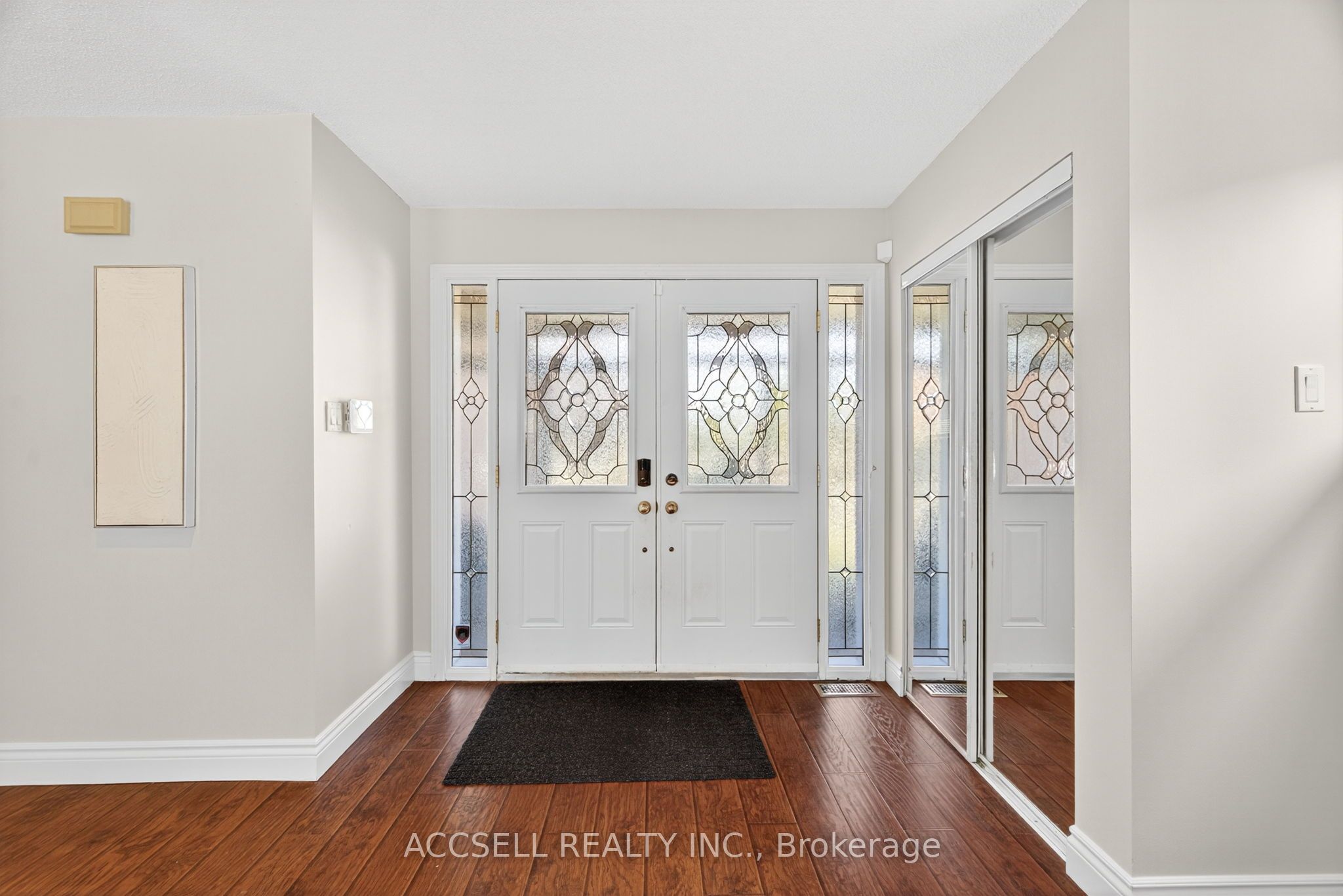 972 Queensbridge Drive