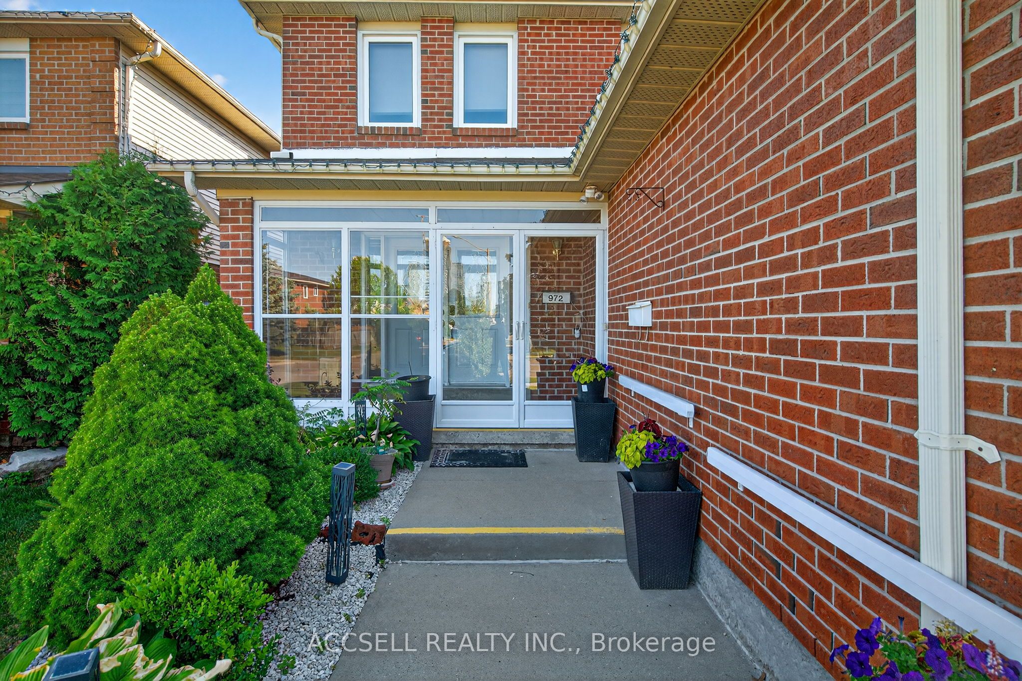 972 Queensbridge Drive