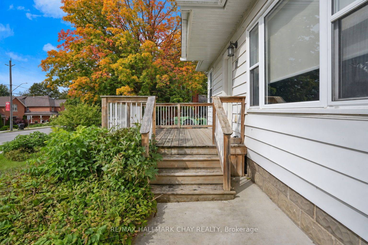 11 King Street S