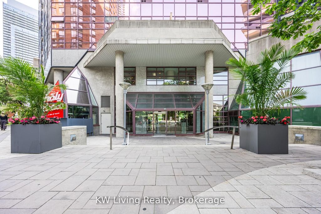 Photo of 1001 Bay Street #1109, Toronto, ON M5S 3A6 (MLS # C12920808)