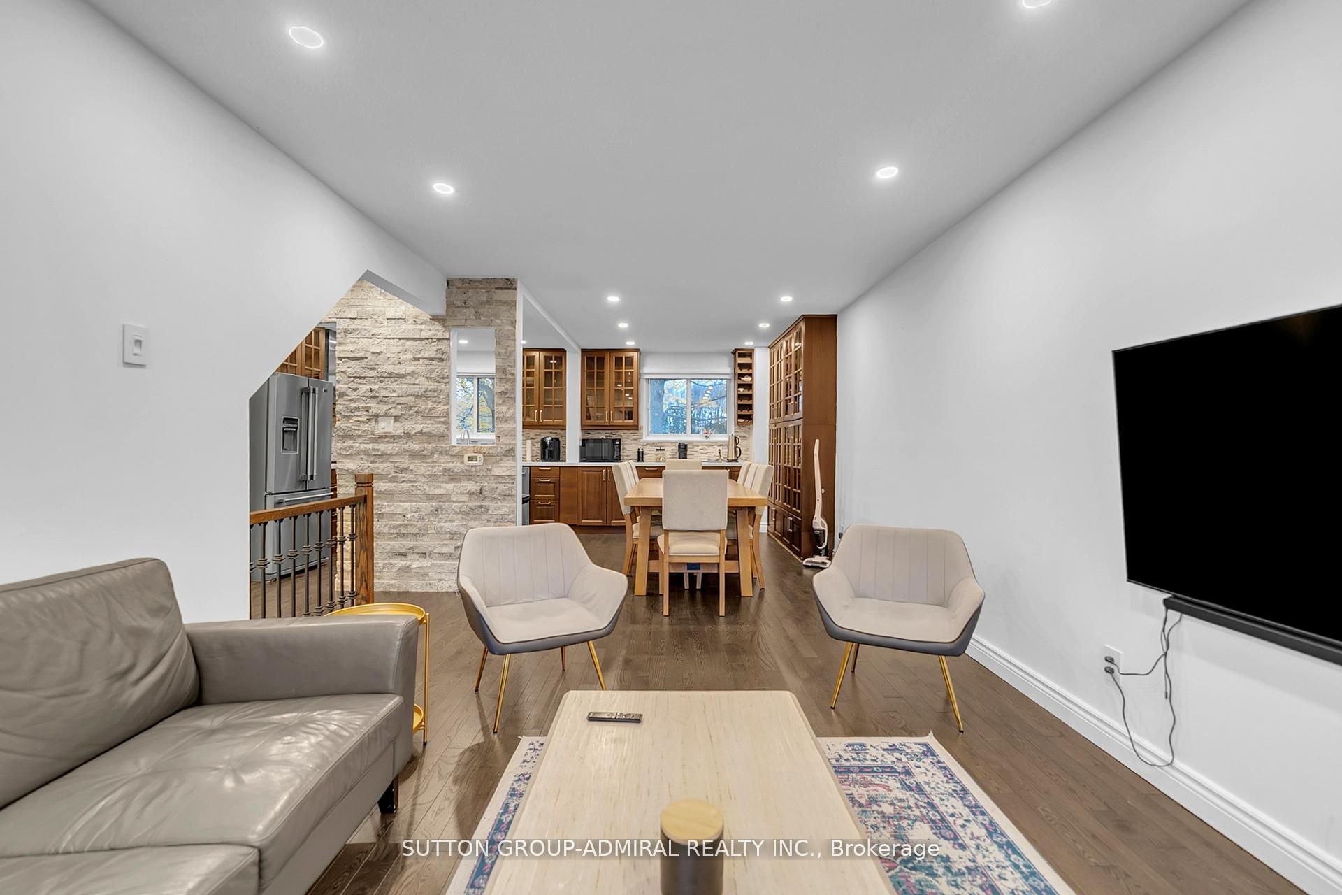 40 Stately Way