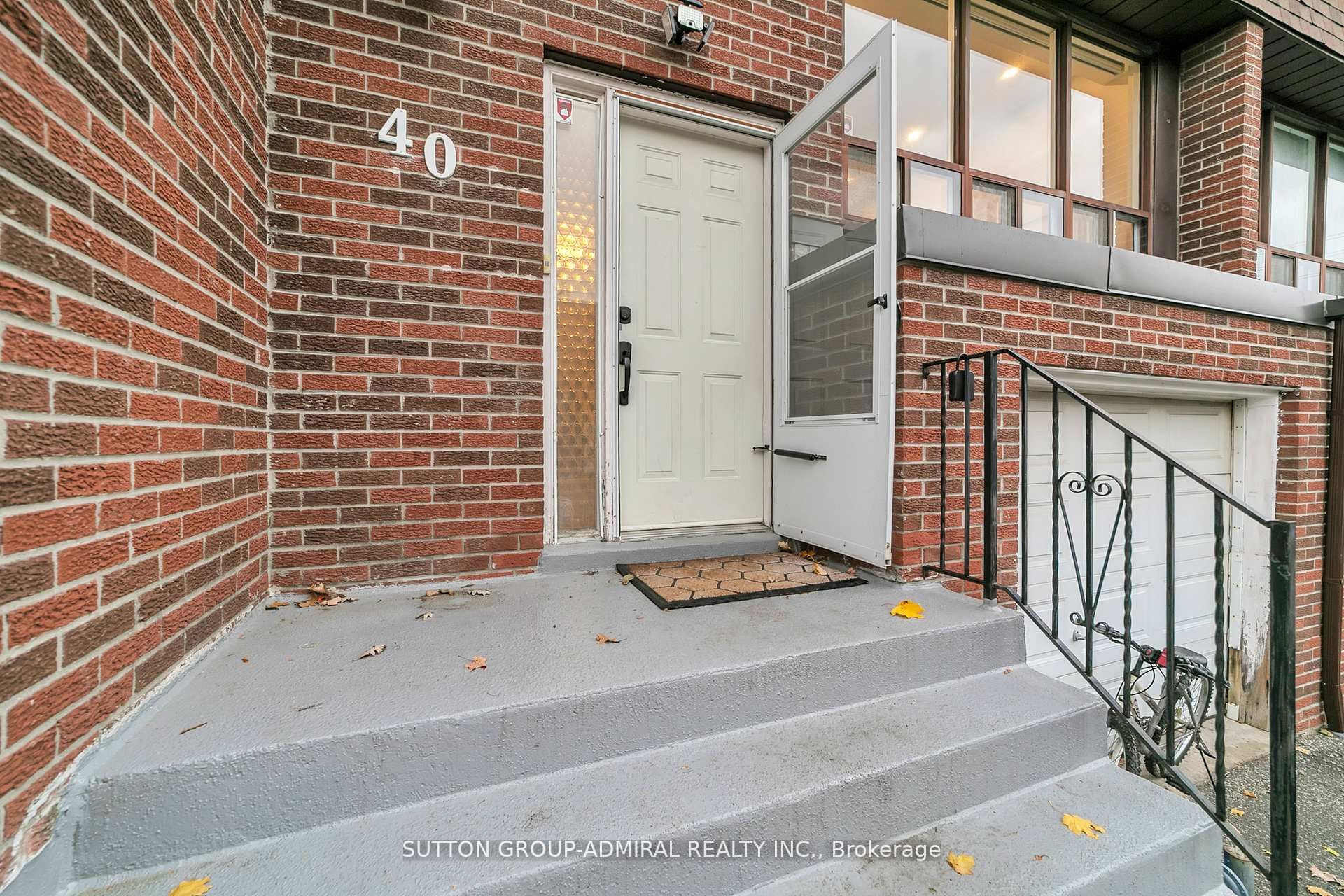 40 Stately Way
