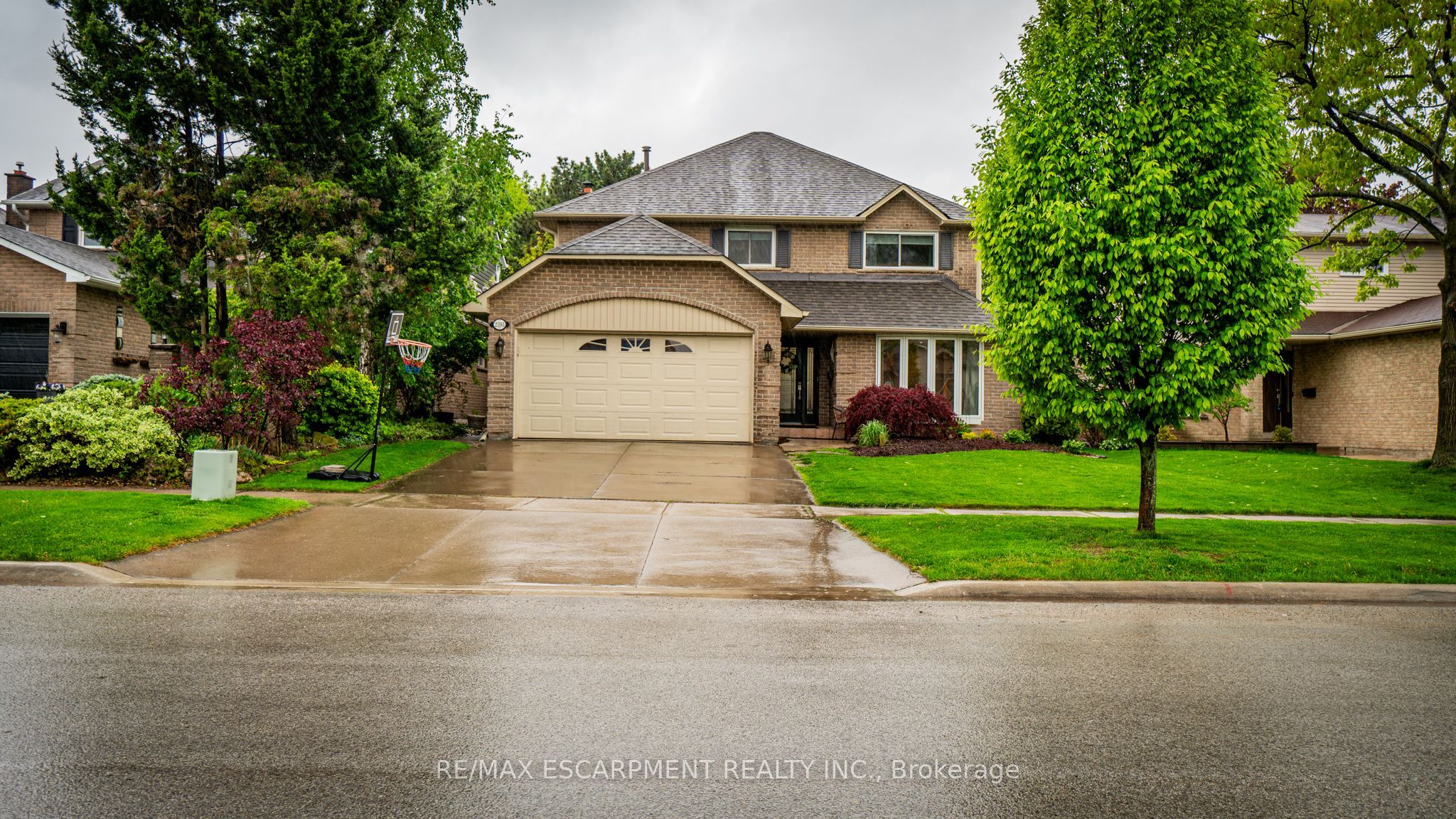 2393 Arnold Crescent