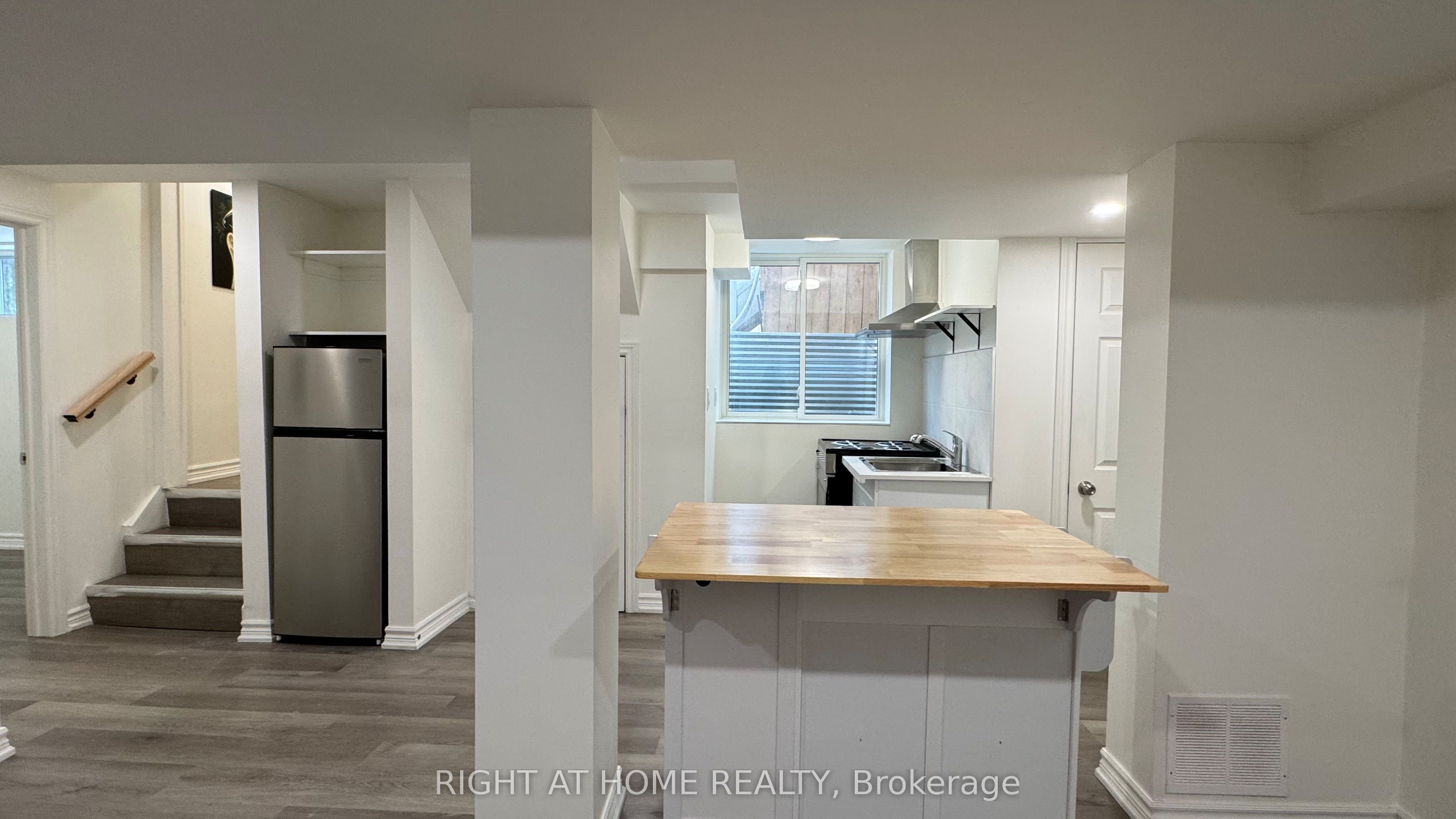 1176 Willowbrook Drive Lower