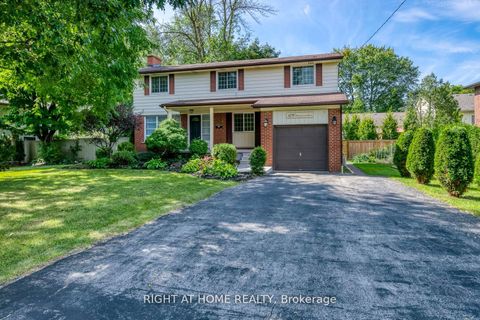 1176 Willowbrook Drive Lower Oakville ON L6L 2J8