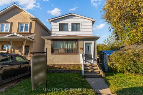 Photo of 132 Hollis Avenue, Toronto, ON M1N 2C8 (MLS # E12473689)
