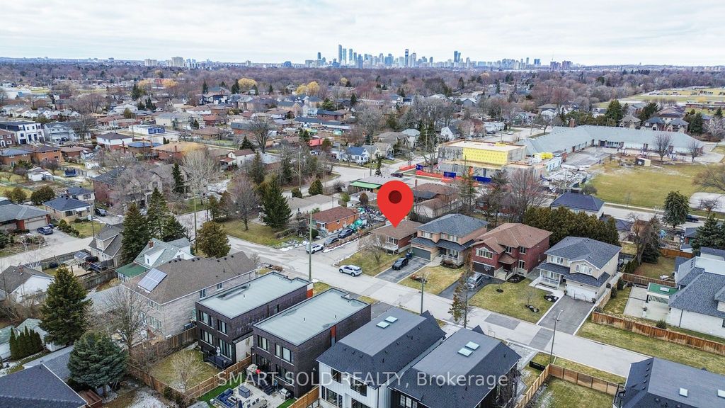 Photo of 995 Garrard Avenue, Mississauga, ON L5E 1L4 (MLS # W12885392)