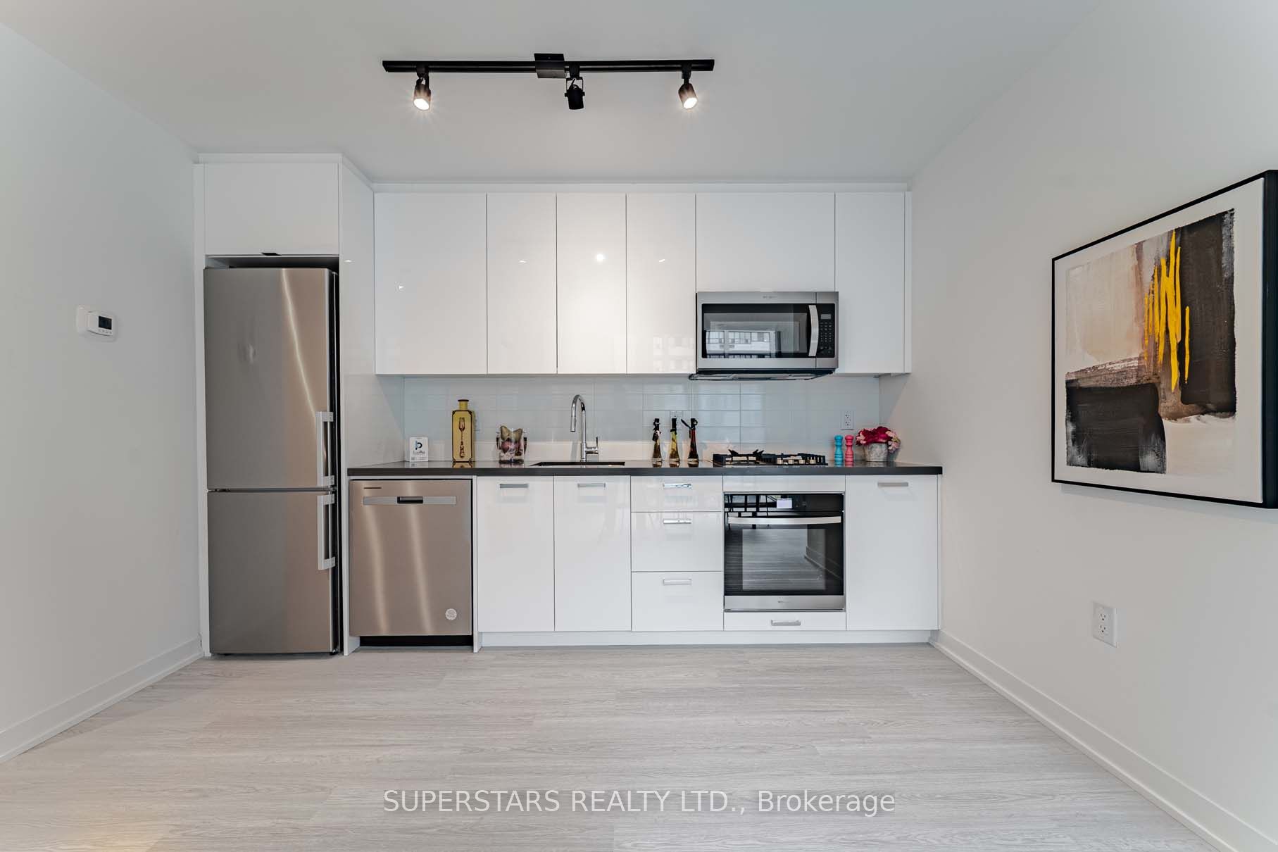 195 McCaul Street 717