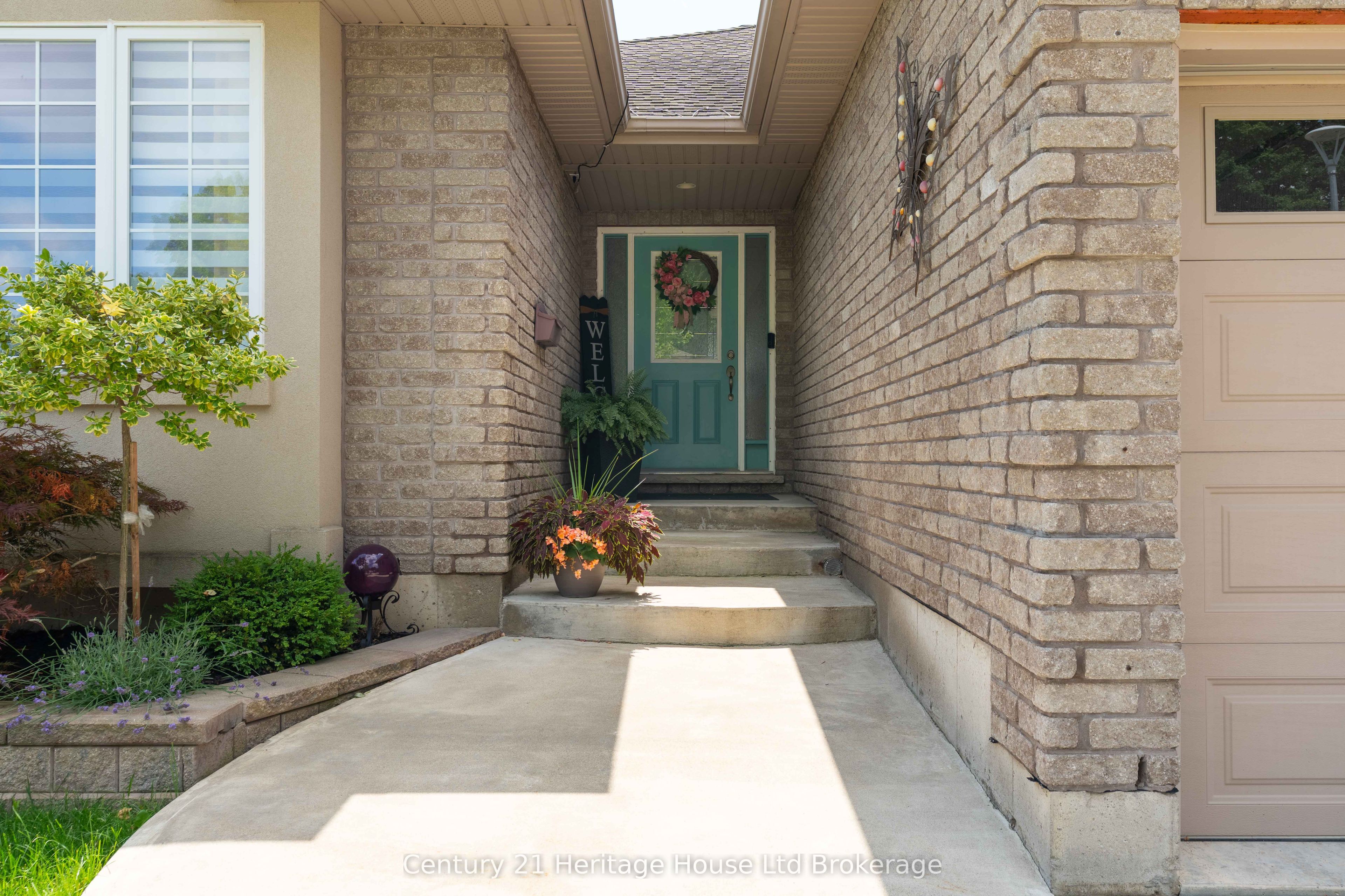 150 Forestway Trail