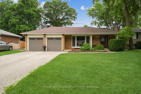 2033 Saxon Road Oakville ON L6L 2V1