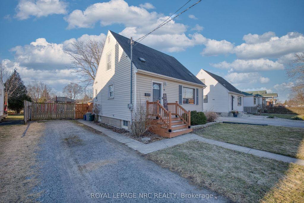 Photo of 41 Mcdonald Avenue, Thorold, ON L2V 3E5 (MLS # X12867214)