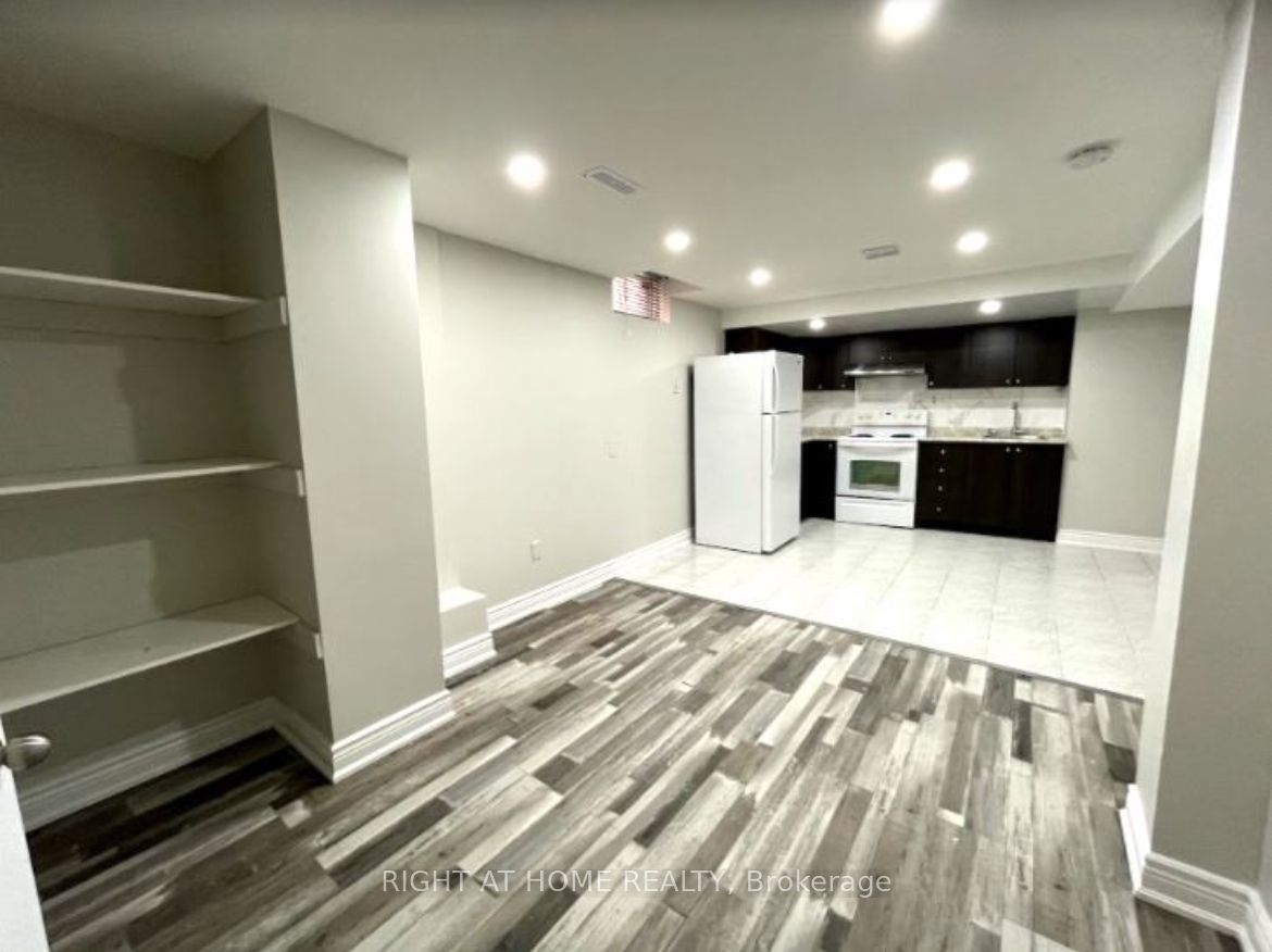 88 Hudson Drive LOWER