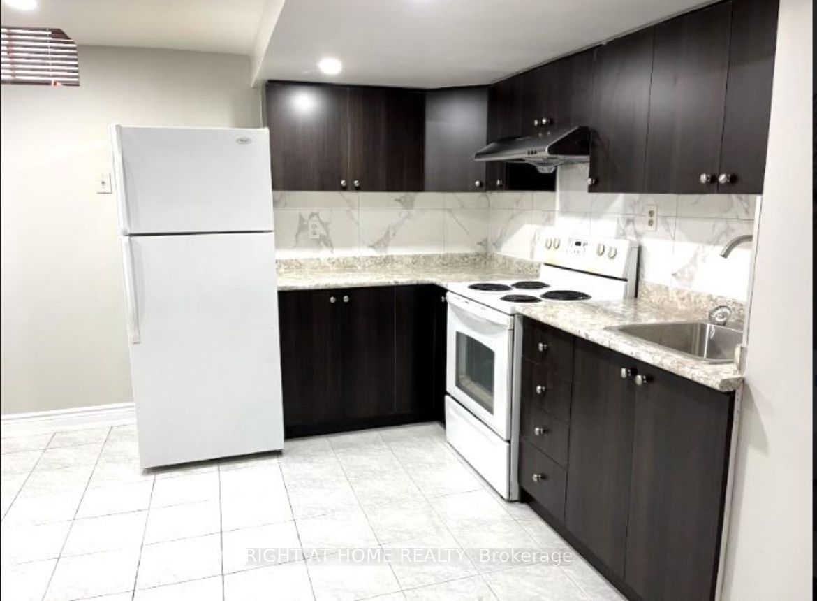 88 Hudson Drive LOWER