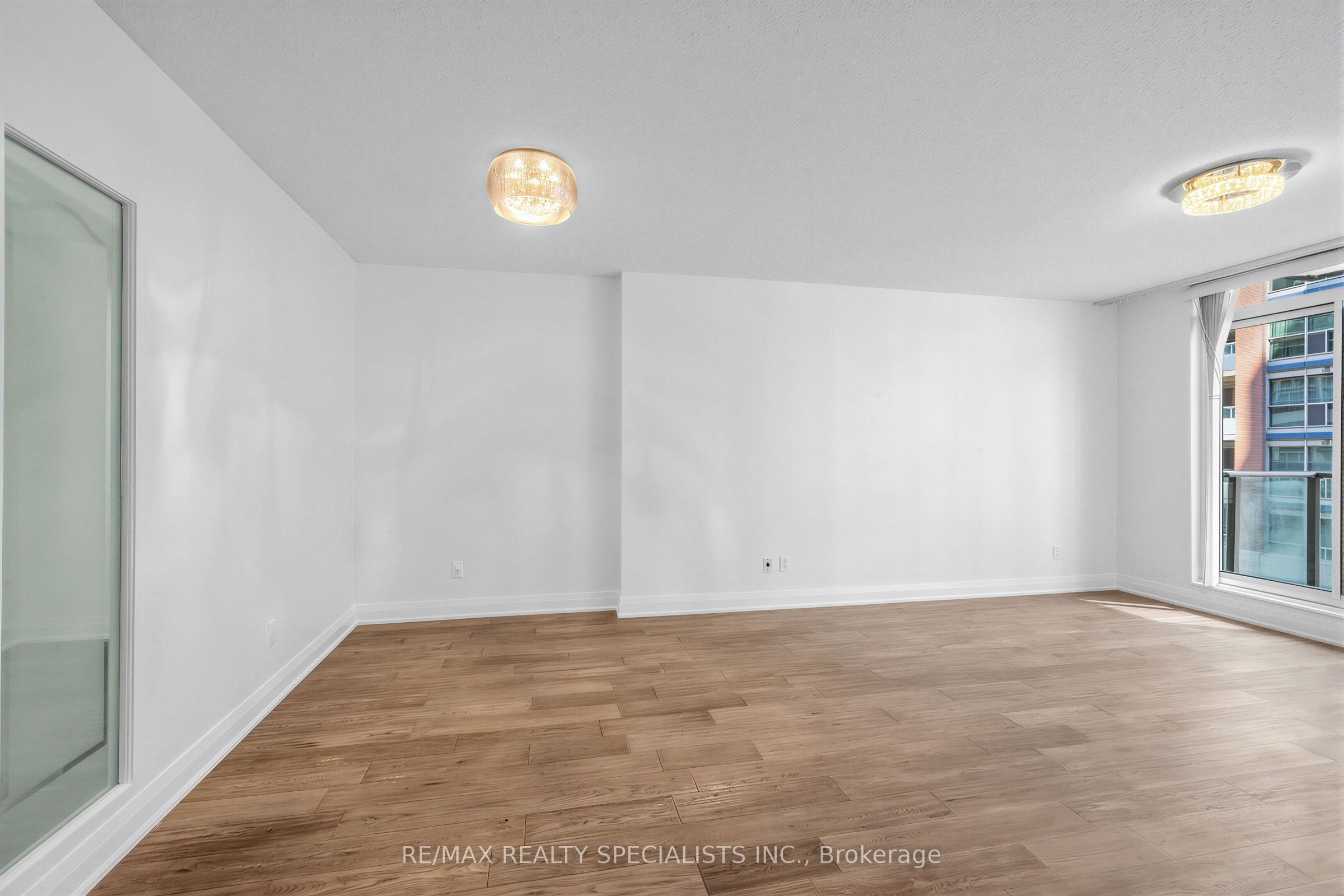 263 Wellington Street W 503