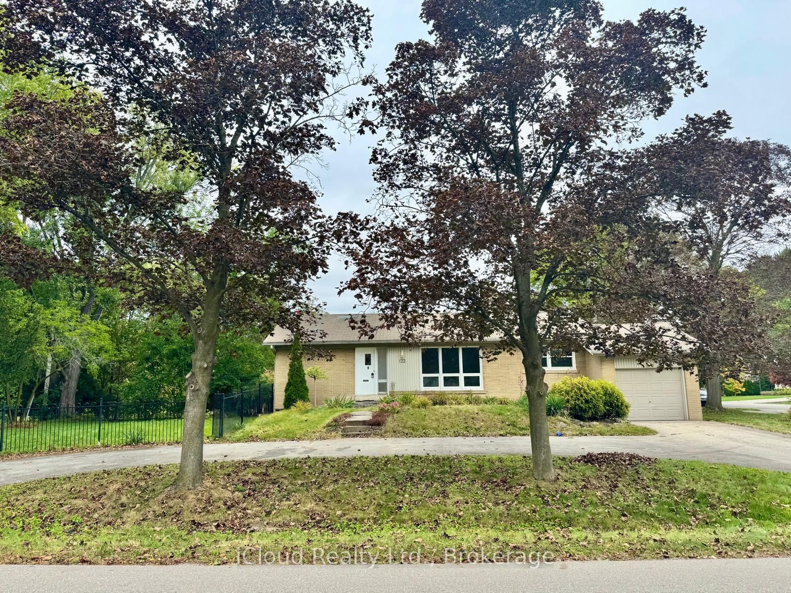 122 Selgrove Crescent
