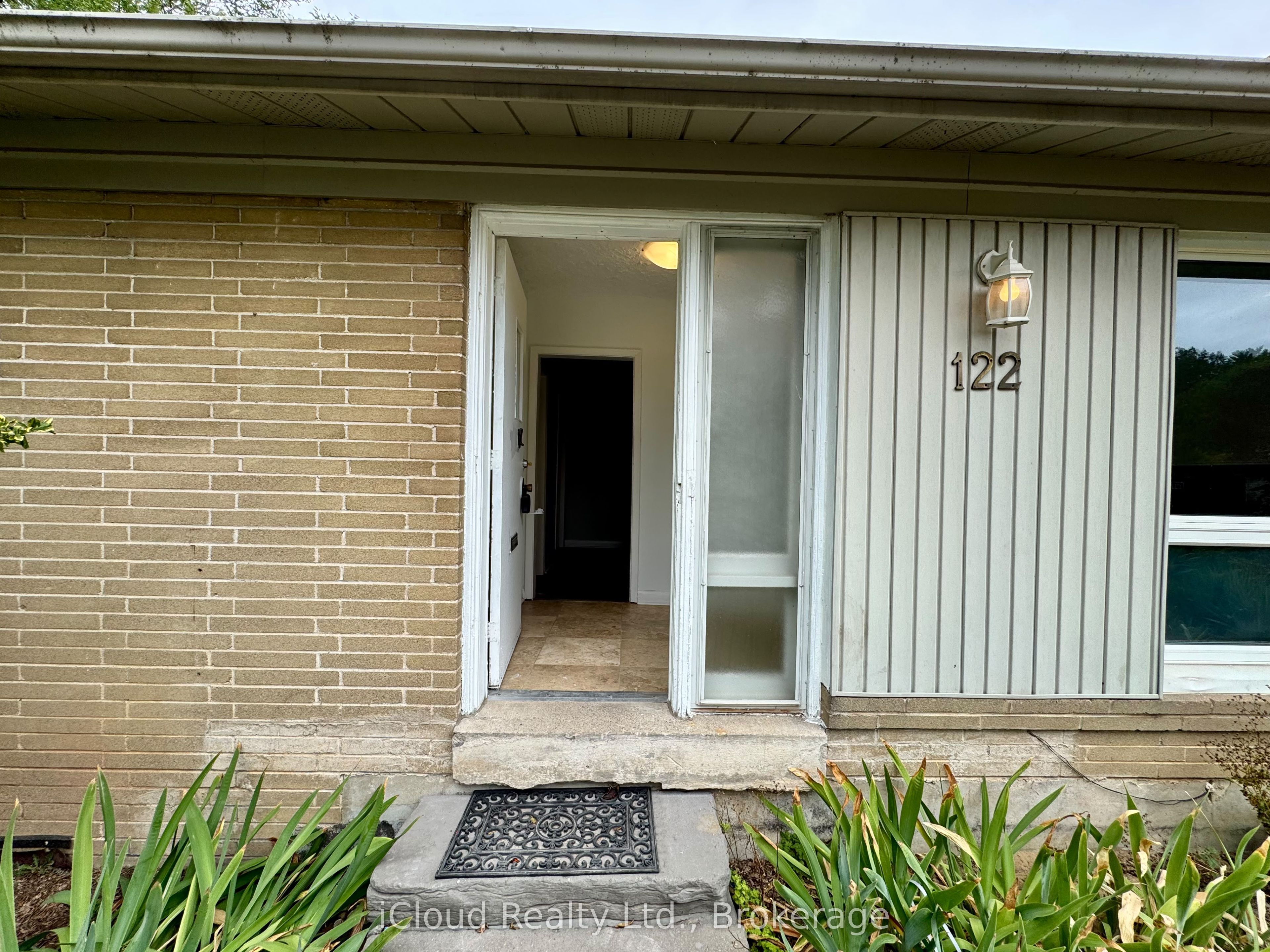 122 Selgrove Crescent