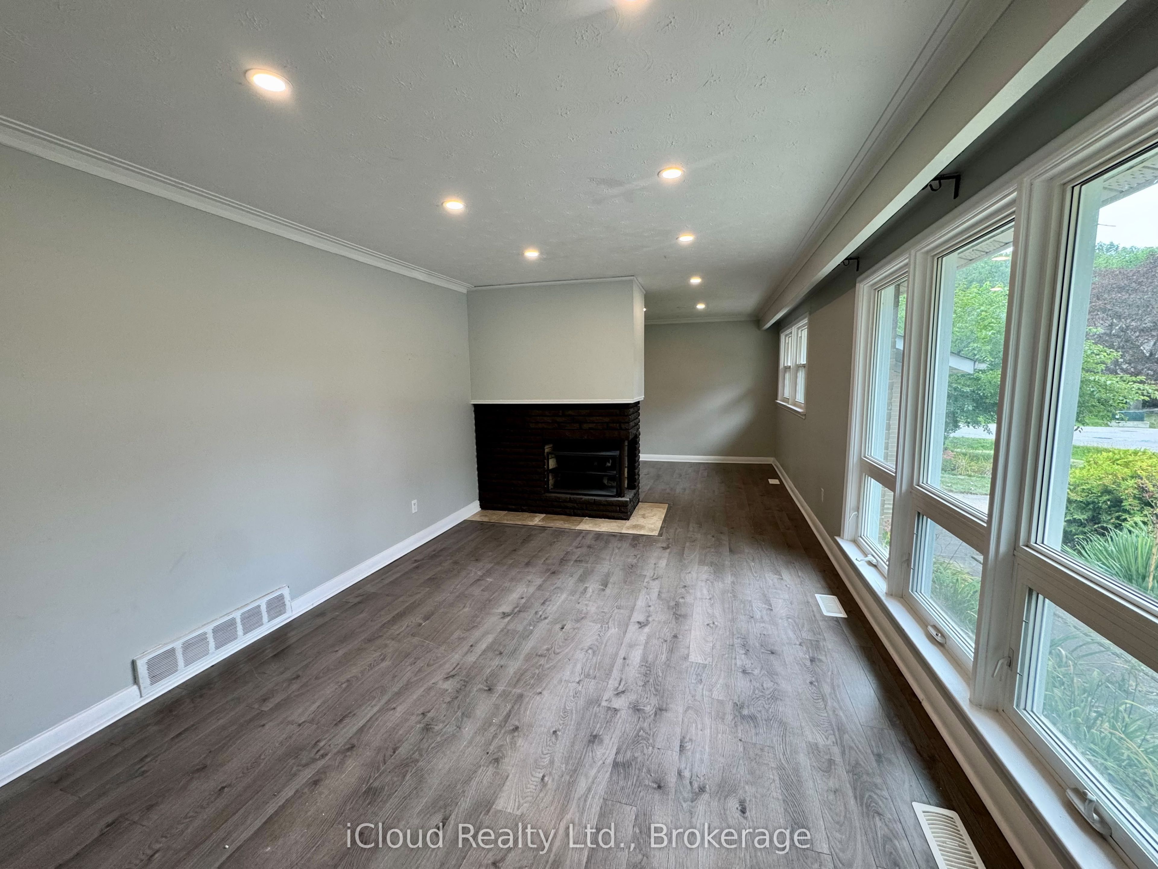 122 Selgrove Crescent
