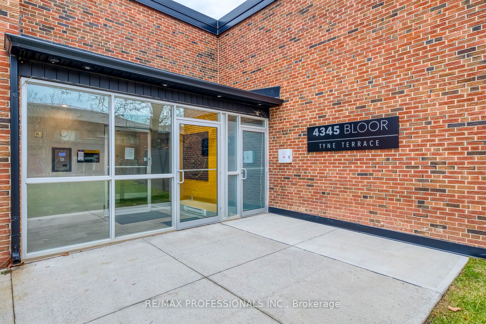 4345 Bloor Street W 51