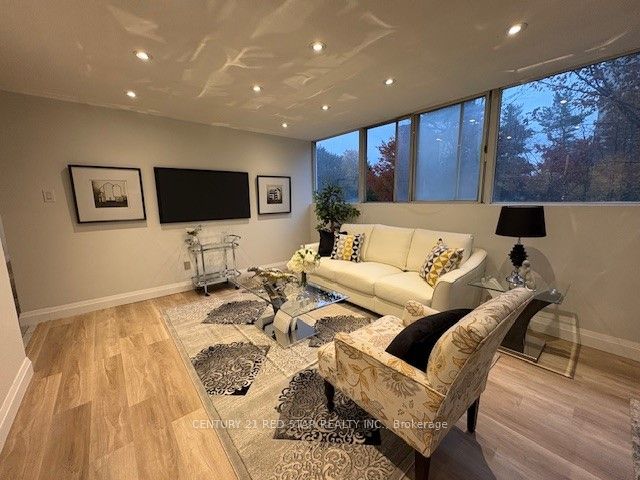 3695 Kaneff Crescent 107