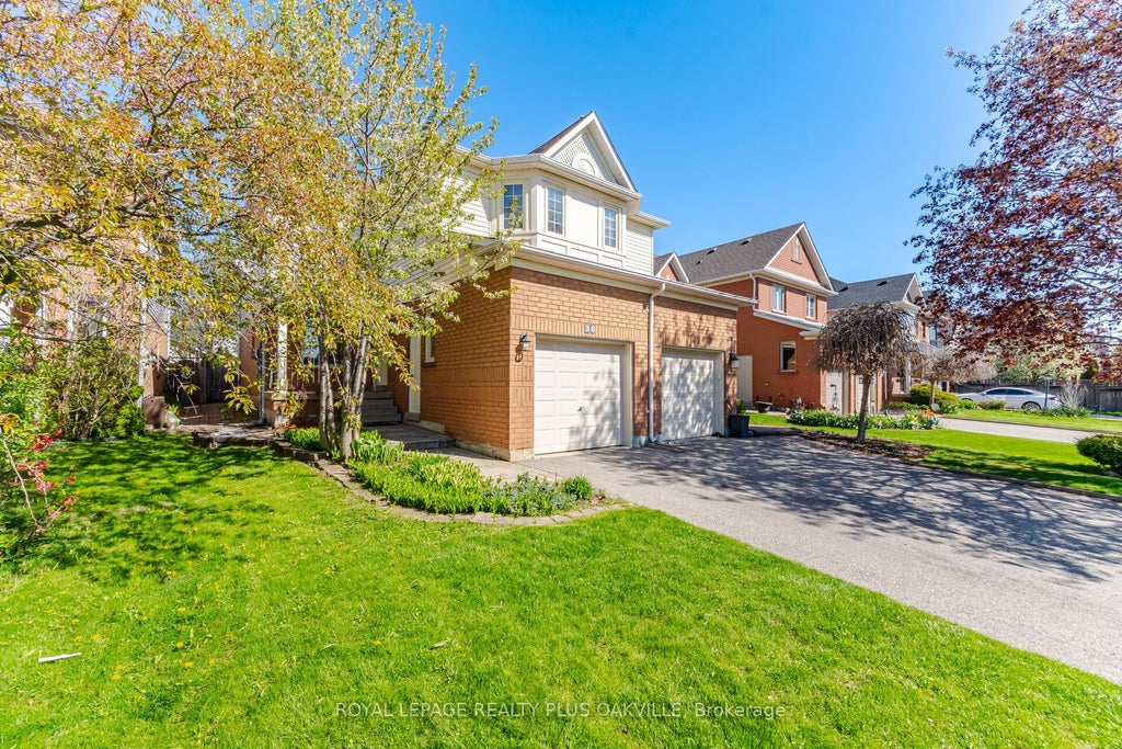 Photo of 38 Houndtrail Drive, Hamilton, ON L8B 0N4 (MLS # X13122570)