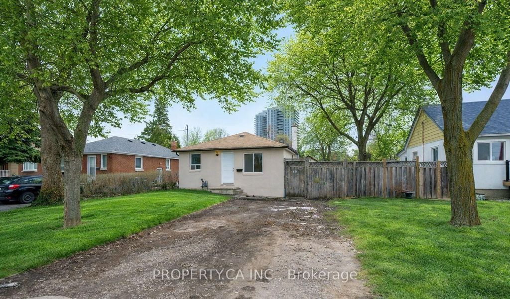 Photo of 46 McMurchy Avenue N, Brampton, ON L6X 1Y1 (MLS # W13112112)