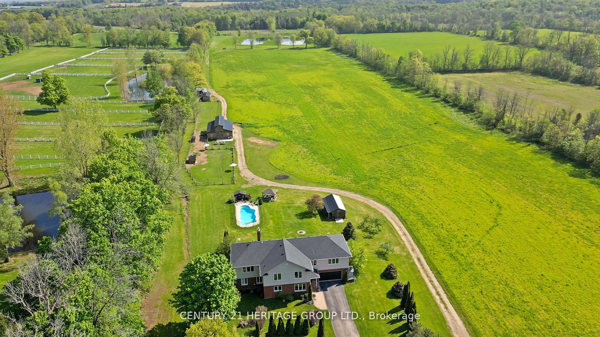 5489 Milburough Line E Farm