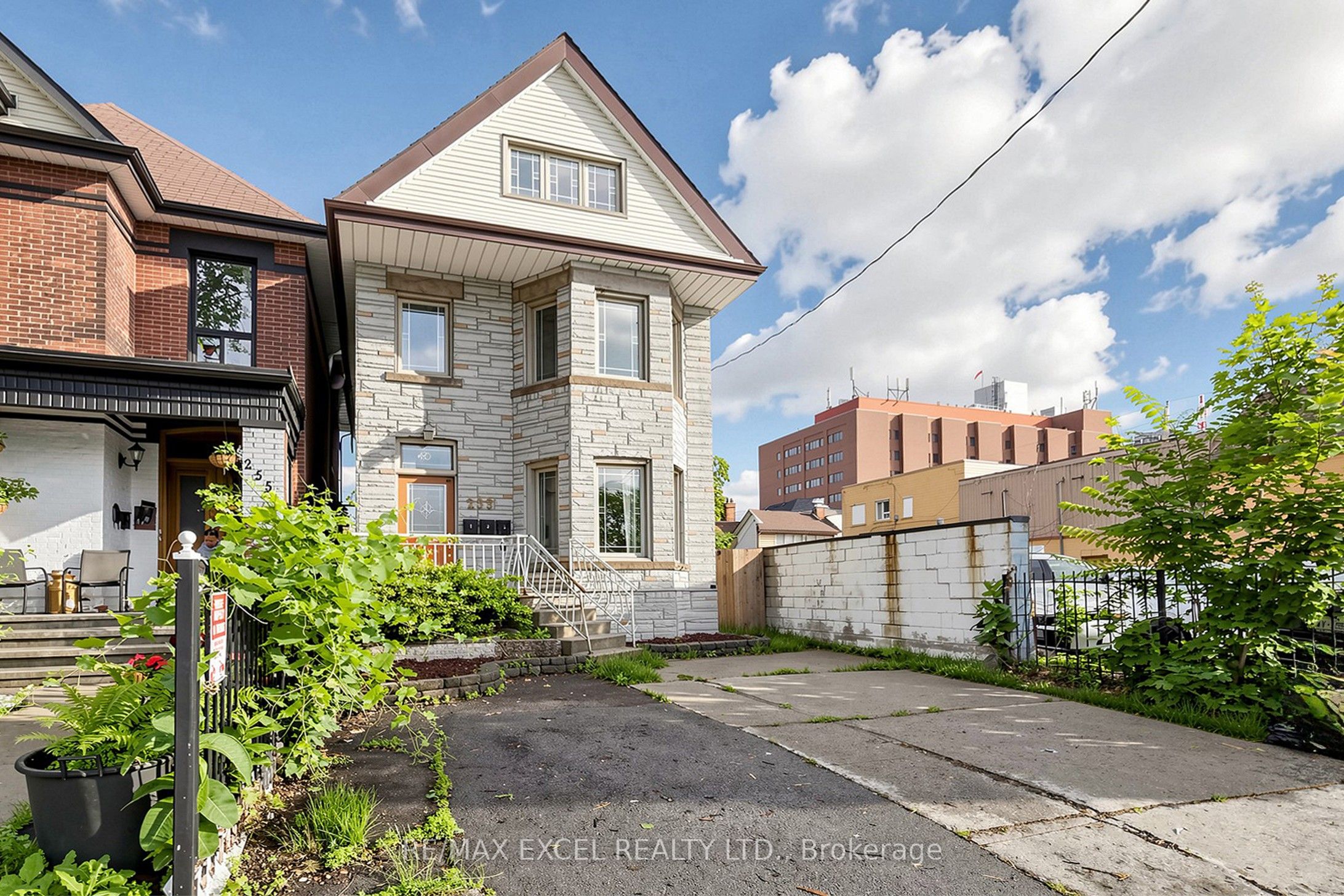 Photo 1 of 23 — 259 Victoria Avenue N Main, Hamilton, ON L8L 5G3