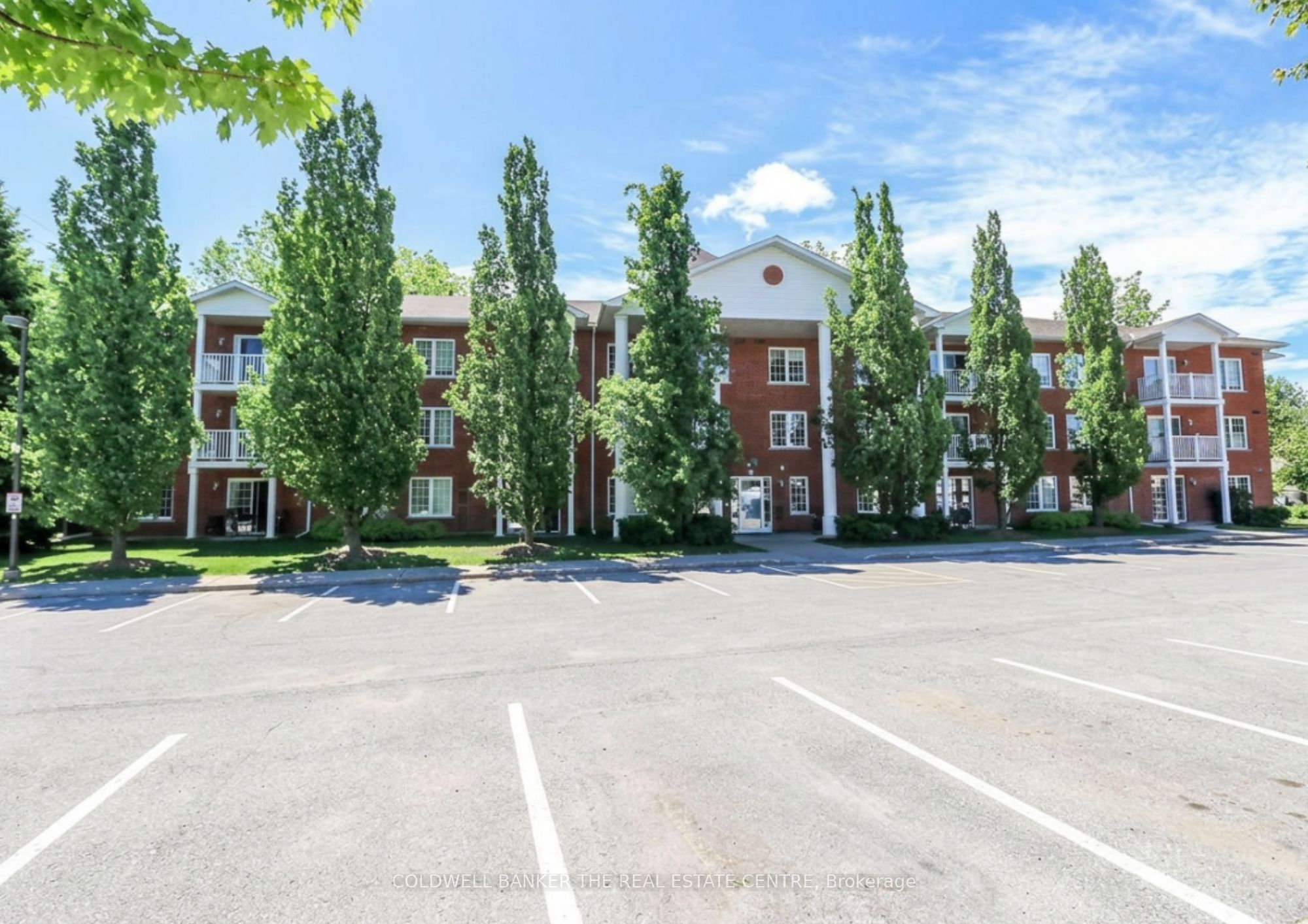 Photo 1 of 15 — 49 Jacobs Terrace 212, Barrie, ON L4N 0W4