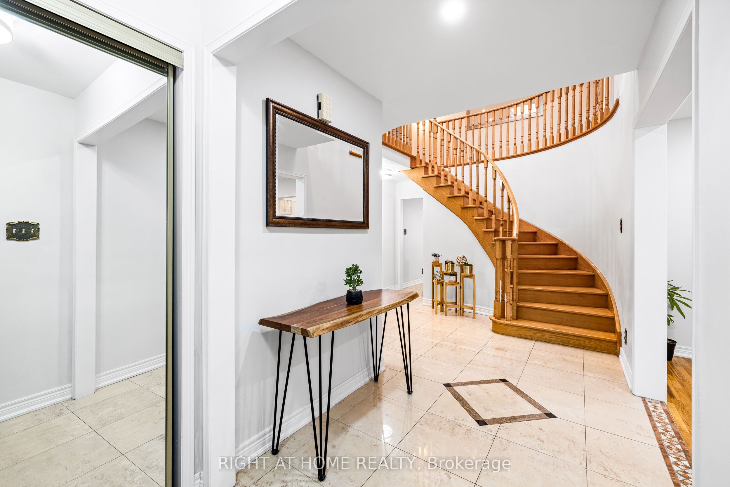 4469 Idlewilde Crescent