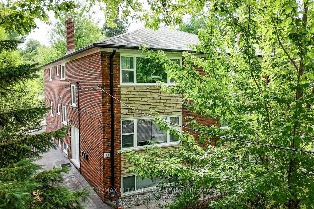 Photo of 39 Laws Street, Toronto, ON M6P 2Y8 (MLS # W12486501)