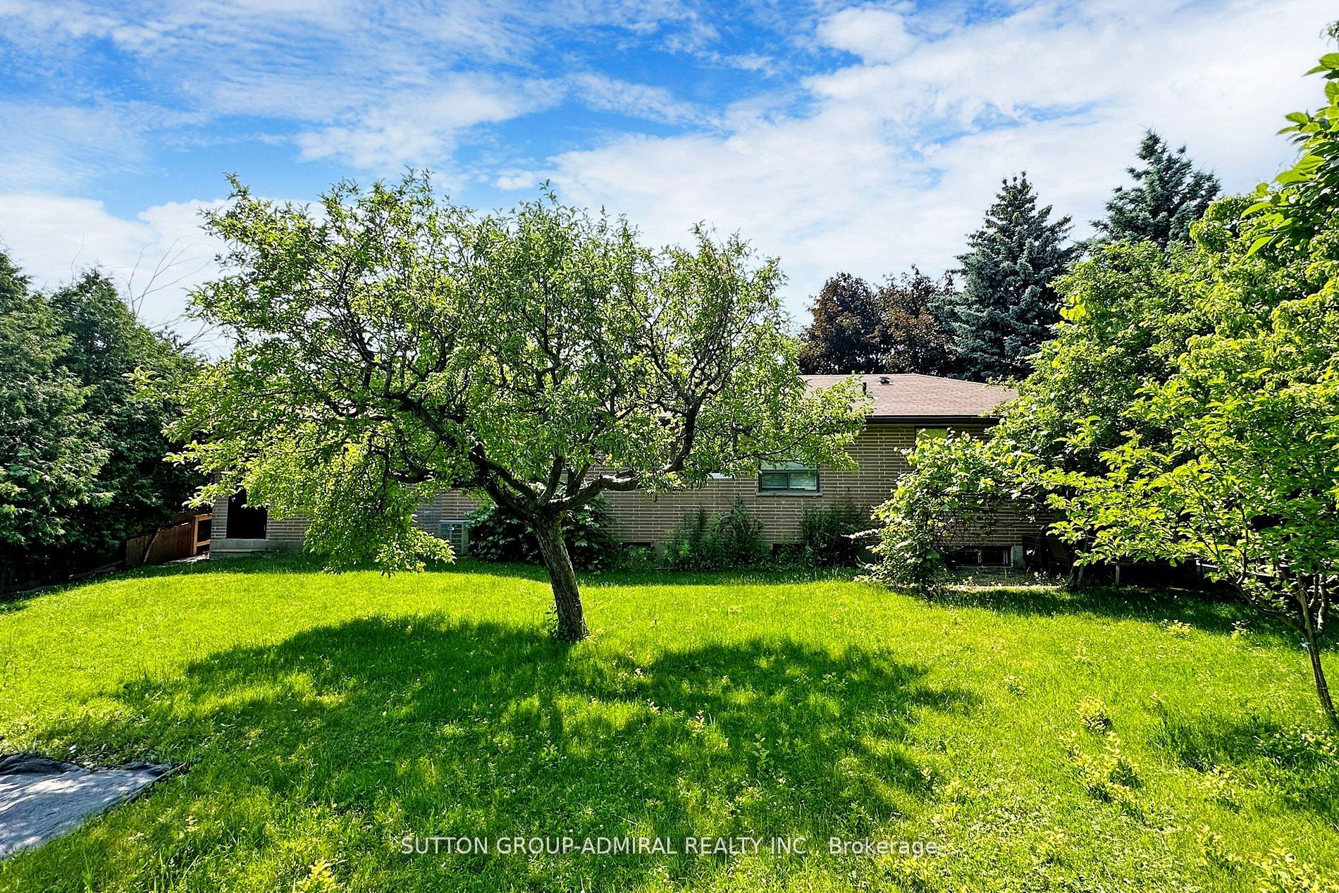 27 Vaughan Boulevard