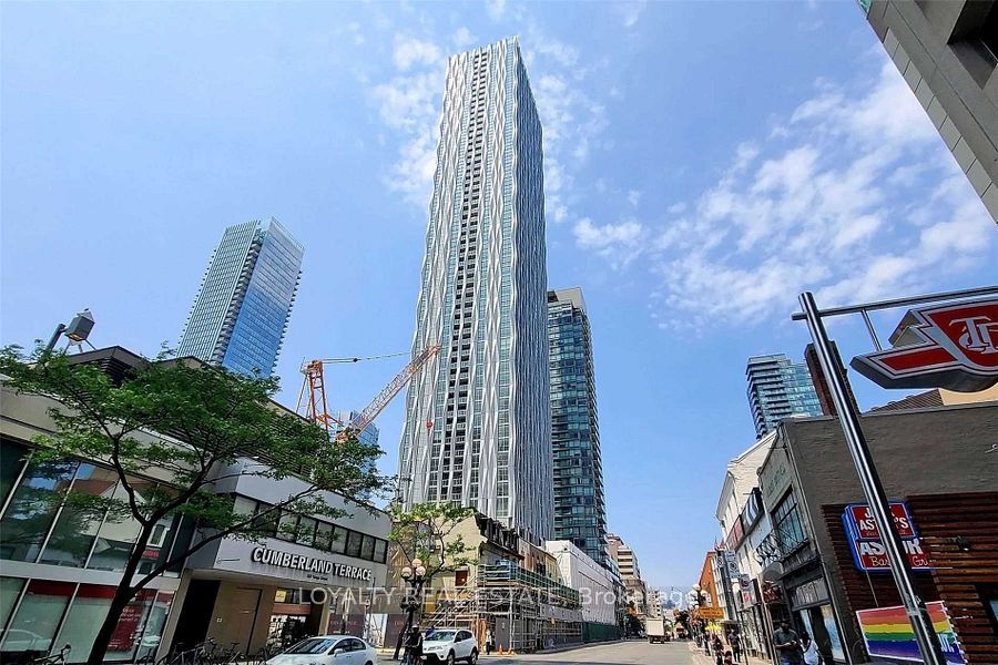 1 Yorkville Avenue 801